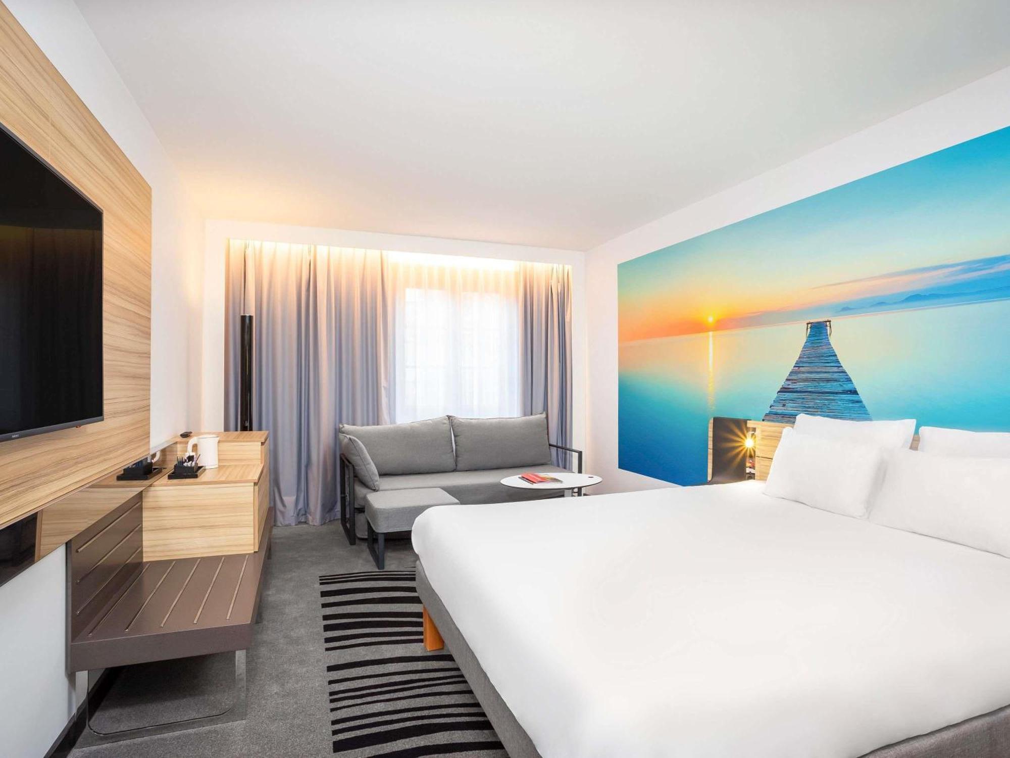 Superior Family Room,1704844631:JPEG